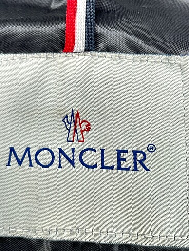 universal Beden siyah Renk Moncler Yelek %70 İndirimli.