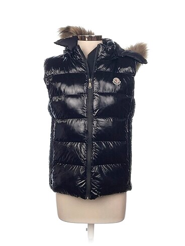 Moncler Yelek %70 İndirimli.