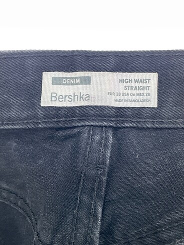 38 Beden siyah Renk Bershka Jean / Kot %70 İndirimli.