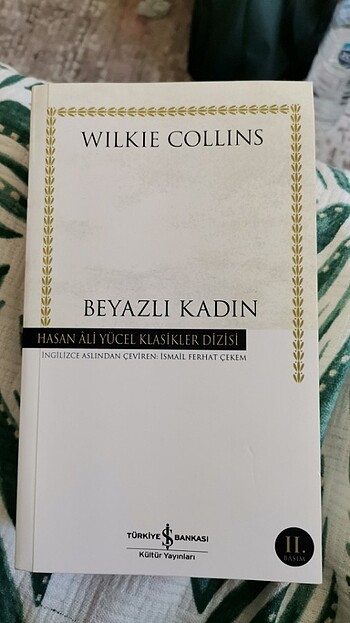 Beyazlı Kadın
