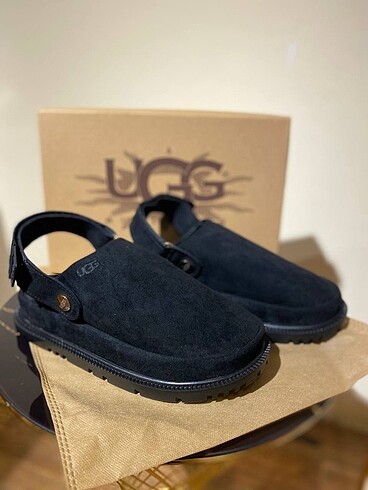 Ugg UGG ...