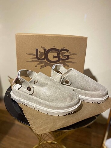 UGG ...