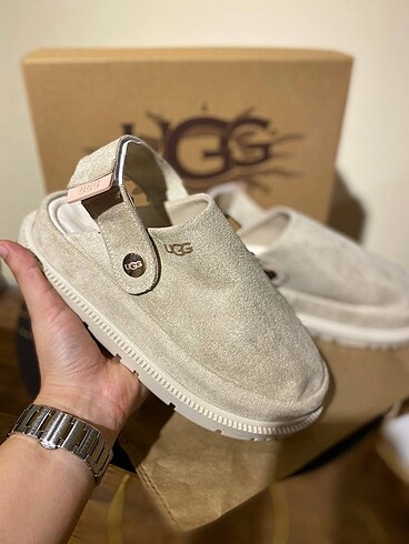 Ugg UGG ...