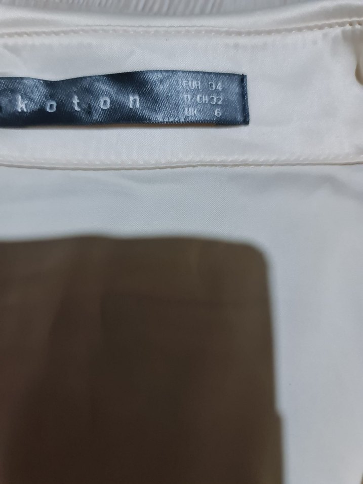 Düğmeli V Yaka Beyaz Saten Kadın Gömlek - Görsel 4