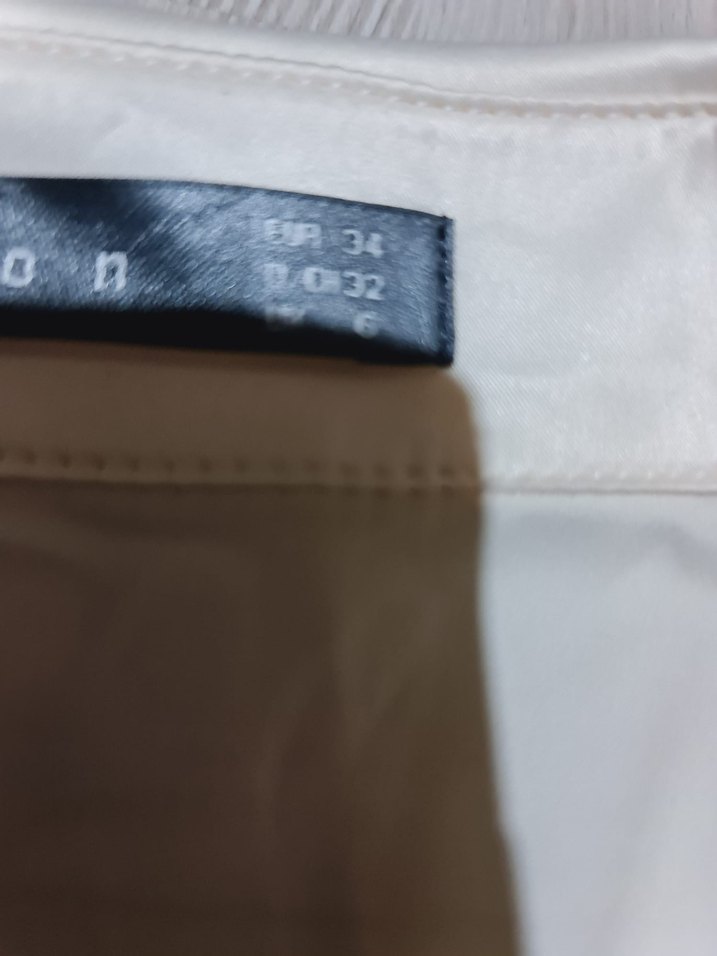 Düğmeli V Yaka Beyaz Saten Kadın Gömlek - Görsel 3