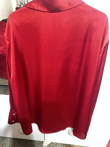 xl Beden kırmızı Renk Zara saten gömlek