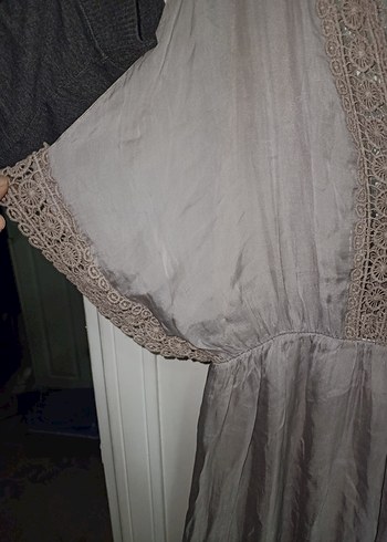 V Yaka Kısa Kollu Uzun Elbise - Görsel 2