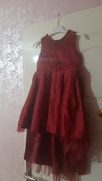 Bordo tasli boncuklu arkasi uzun onu kisa abiye