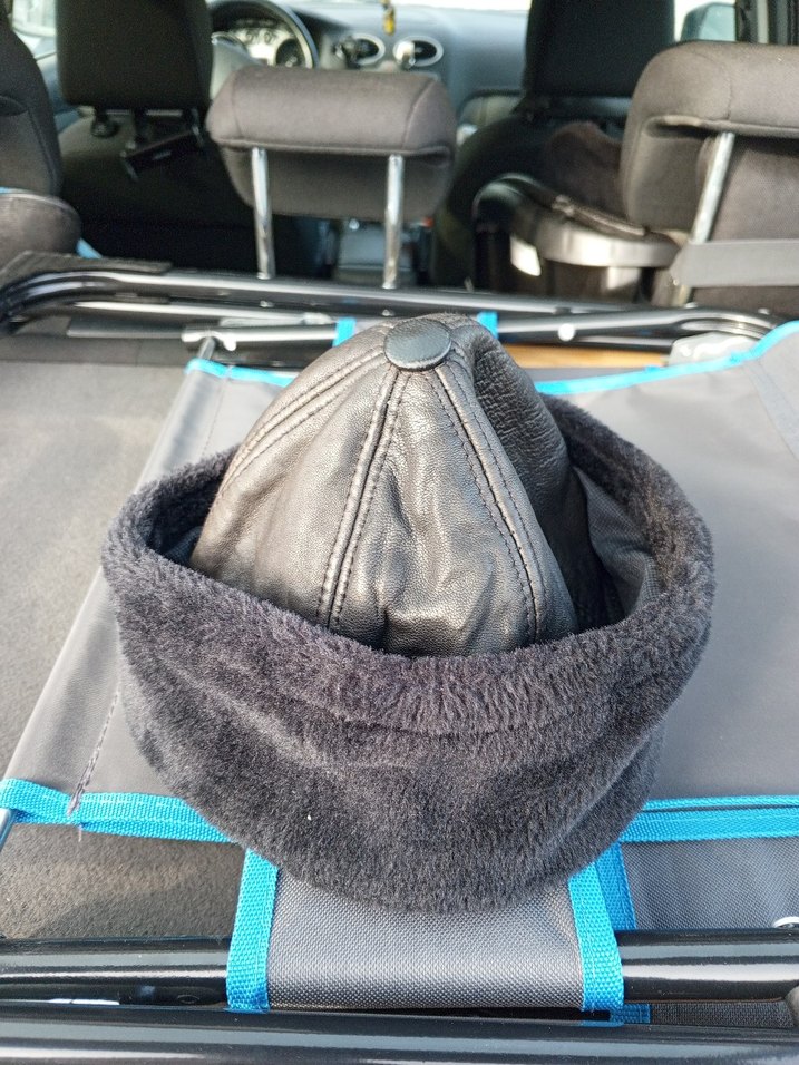 Gri Deri Biker Şapka, Kürk Detaylı - Görsel 2