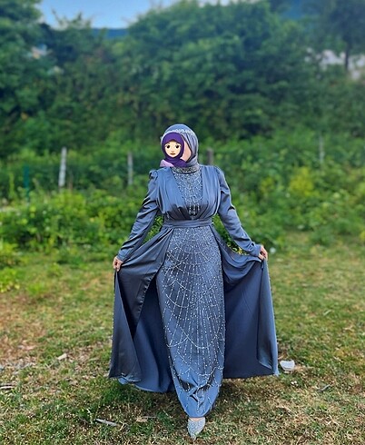 42 Beden gri Renk Satılık gümüş abiye şalı ile