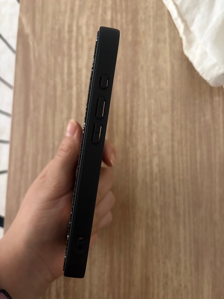 İphone 16 Parlak Siyah Telefon Kılıfı - Görsel 2