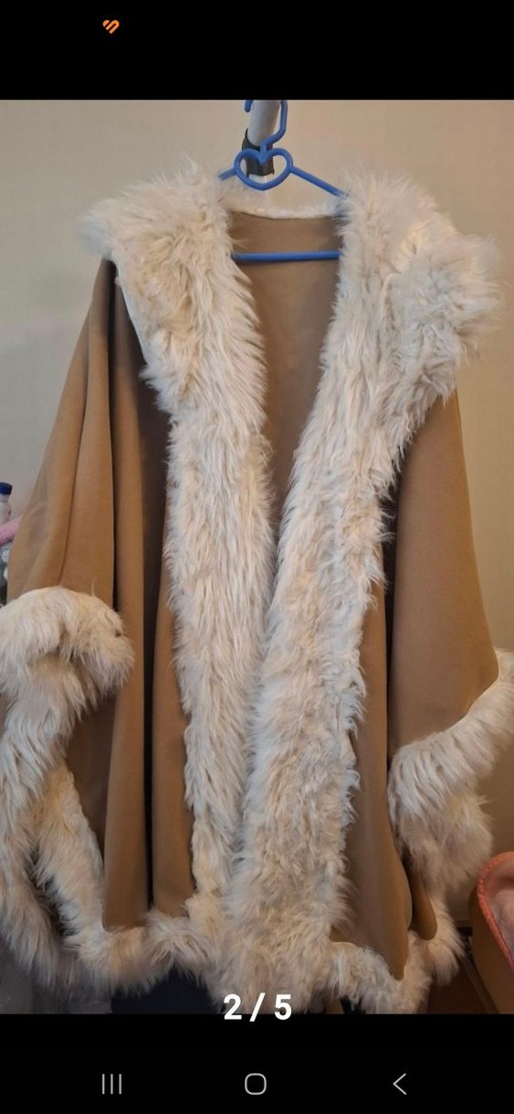 Uzun Kahverengi Kürklü Bohem Kadın Panço - Görsel 2