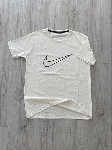 l Beden Nike tişört