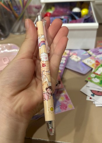 Pastel Bej Renkli Sevimli Desenli Tükenmez Kalem