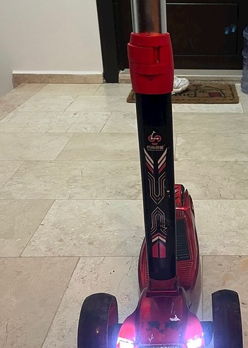 Kırmızı Çocuk Scooterı Işıklı - Görsel 4