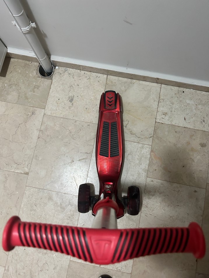 Kırmızı Çocuk Scooterı Işıklı - Görsel 3