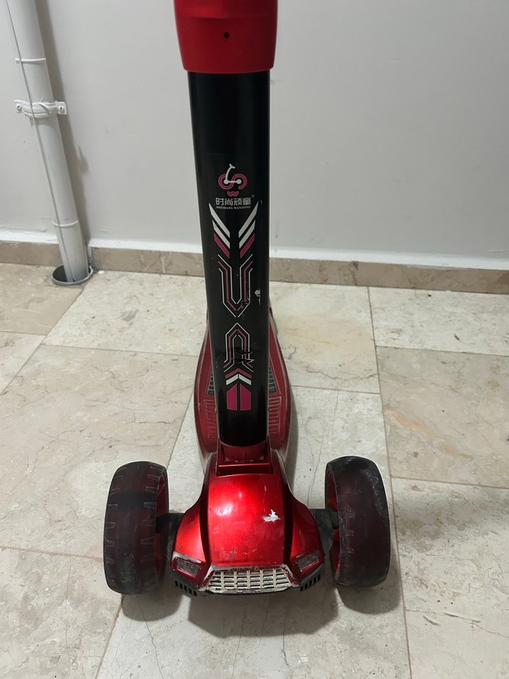 Kırmızı Çocuk Scooterı Işıklı - Görsel 2
