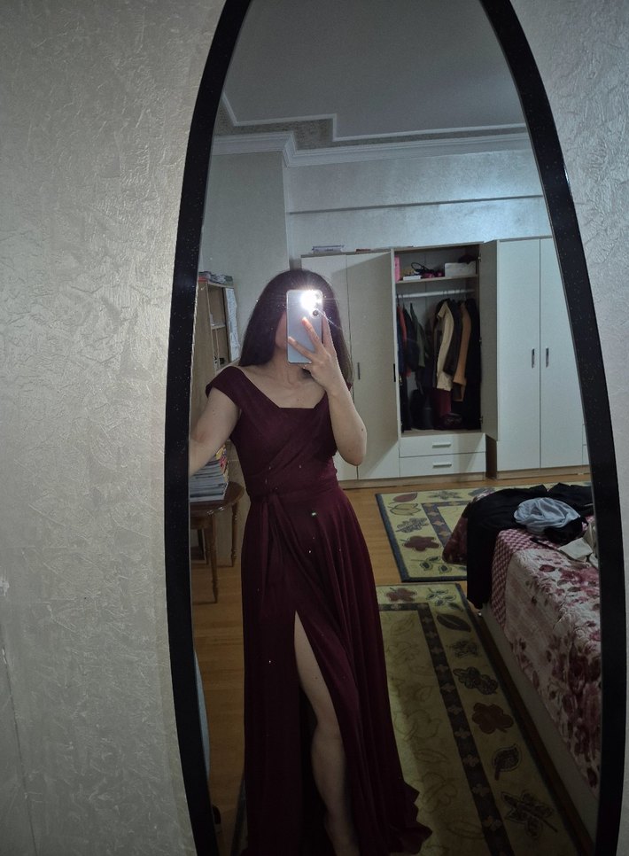 Bordo V Yaka Drapeli uzuni Abiye Elbise - Görsel 3