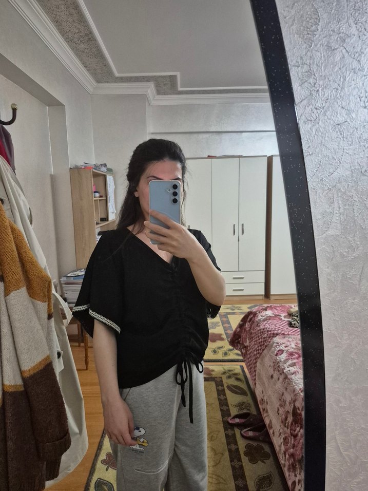 siyah v yaka bluz - Görsel 3