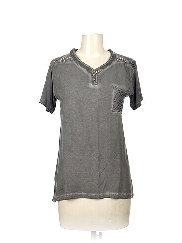PreLoved T-shirt %70 İndirimli.