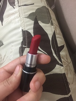  Beden Mac ruby woo