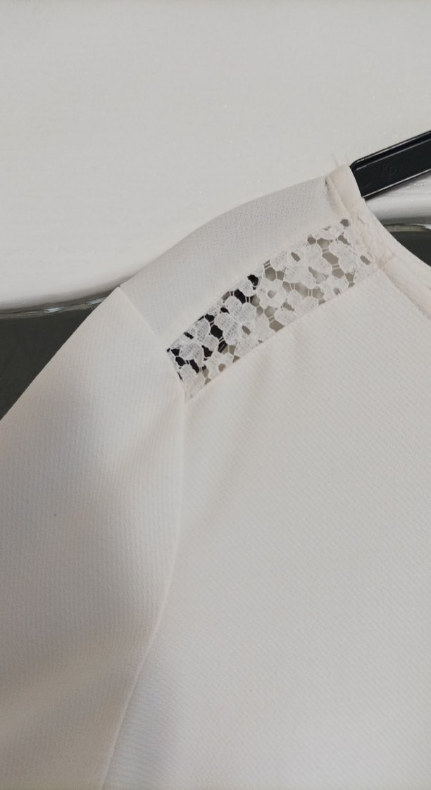 Kadın Beyaz Pamuklu Fırfırlı Mini Bluz - Görsel 2