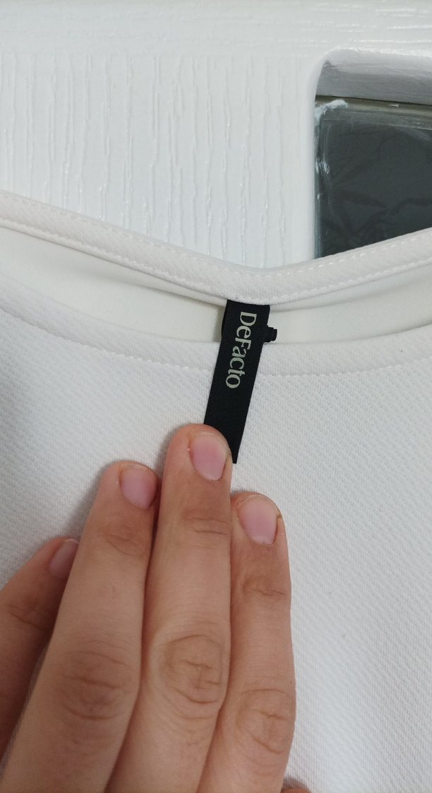 Kadın Beyaz Pamuklu Fırfırlı Mini Bluz - Görsel 3