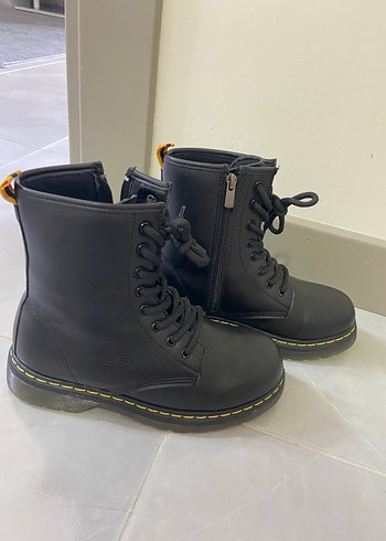 Marjin Siyah Deri Bağcıklı bot - Görsel 3