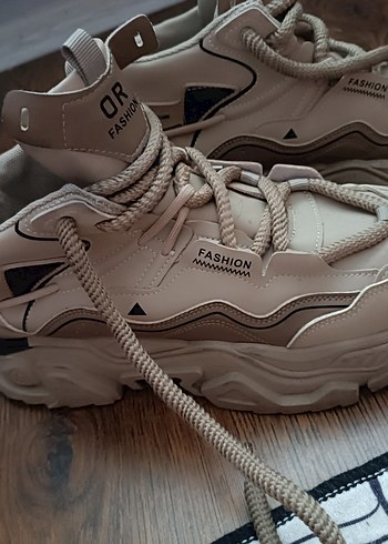 Bej Düz Renk Bağcıklı Spor Ayakkabı - Görsel 3