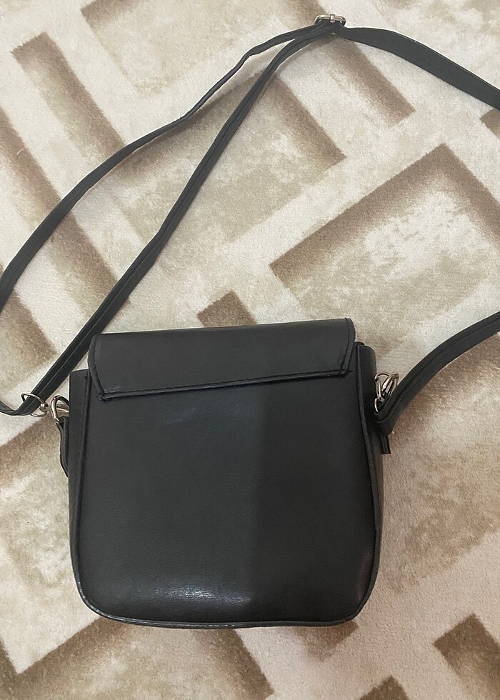 Siyah çanta - Görsel 2