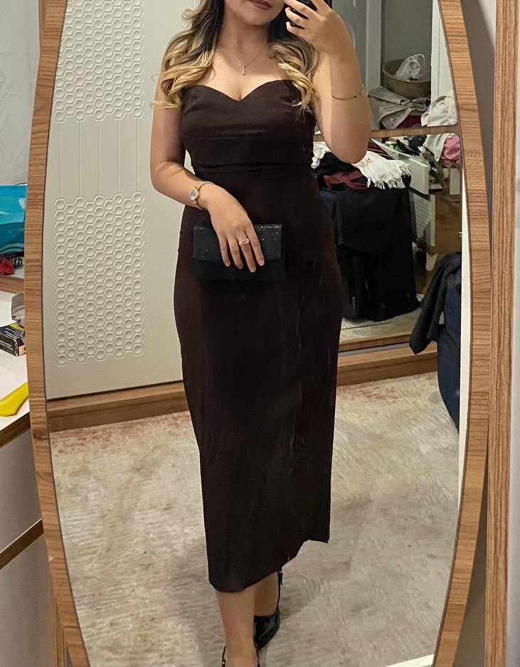 Kahverengi Aksesuar Detaylı Gece Elbisesi - Görsel 3