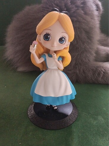 Alice Thinking | Alice in wonderland