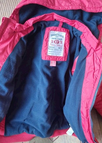 Kırmızı Kapüşonlu Çocuk mont - Görsel 2