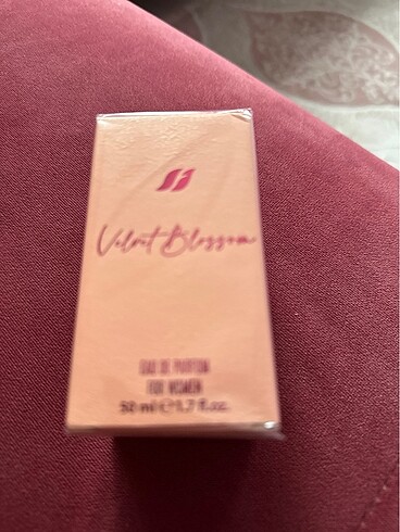 Farmasi bayan parfümü 50 ml Velvet Blossom jelatinli