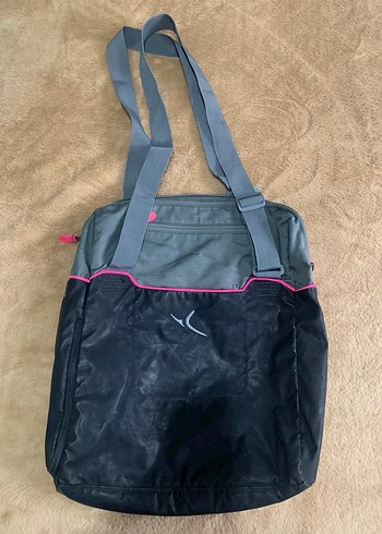 Decathlon Gri Fermuarlı Spor Çantası