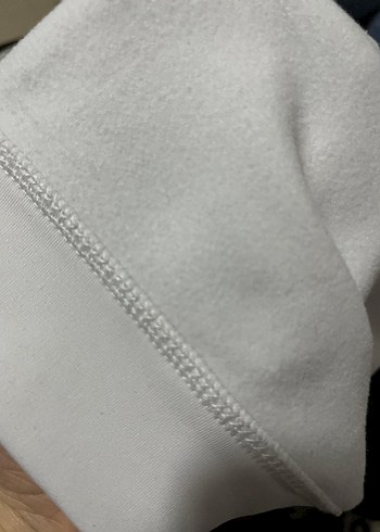 Beyaz Yüksek Yakalı Uzun Kollu Crop Top - Görsel 3