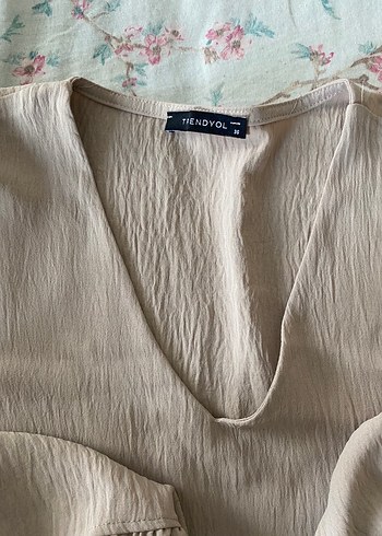 Bej V Yakalı Elbise - Görsel 3