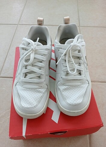 36,5 Beden beyaz Renk Nike court borough low orijinal 