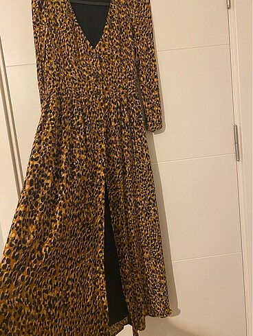 Zara Uzun biraz gögüs dekolteli leopar desen elbise