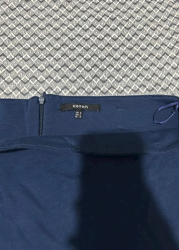 Kemer Detaylı Lacivert Midi Kalem Etek - Görsel 3