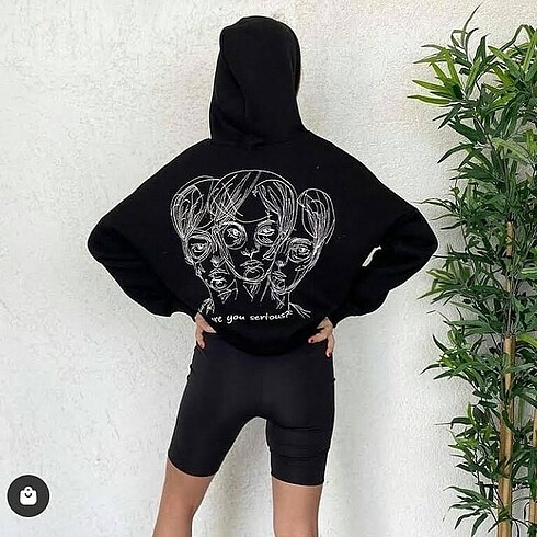 Sırt Baskılı Siyah Kapüşonlu Sweatshirt