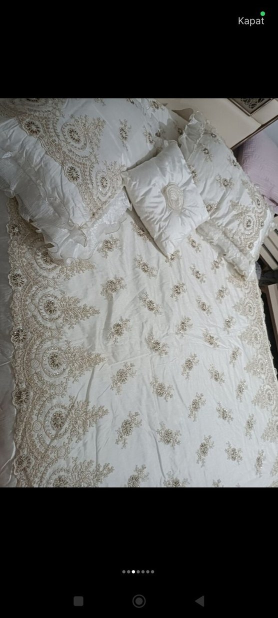 İşlemeli Beyaz Yatak Örtüsü - Görsel 3