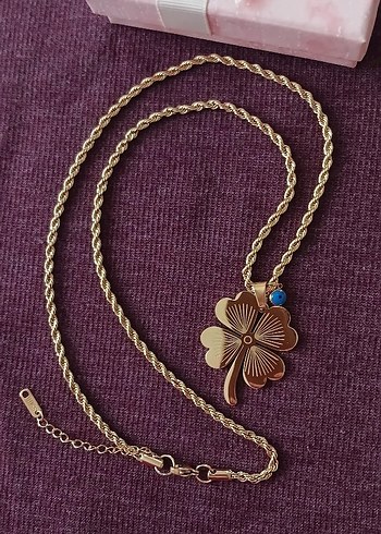 GOLD RENGİ DÖRT YAPRAK YONCA ÇELİK KOLYE - Görsel 4