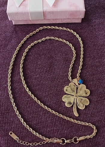 GOLD RENGİ DÖRT YAPRAK YONCA ÇELİK KOLYE - Görsel 3