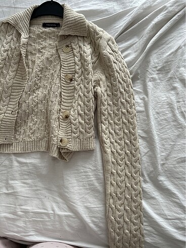Trendyol & Milla Trendyol Milla markasına ait krem rengi crop hırka