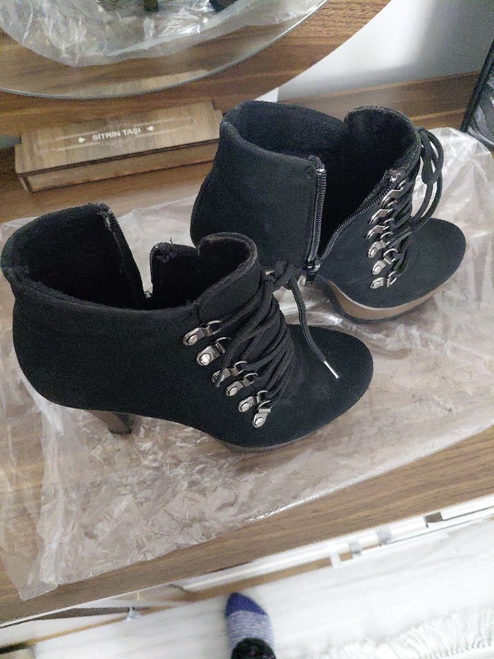 Siyah Süet Kürklü Dolgu Topuklu Bot - Görsel 2