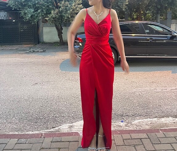 Kırmızı abiye elbise