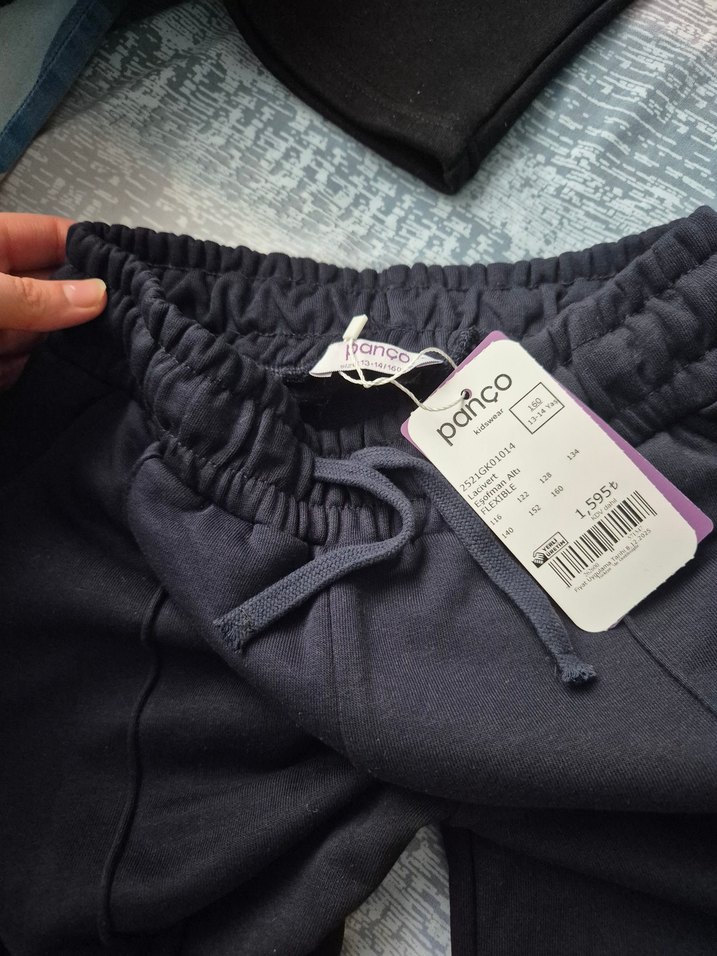 Kadın Lacivert Klasik Kesim Pilili Kumaş Pantolon - Görsel 4