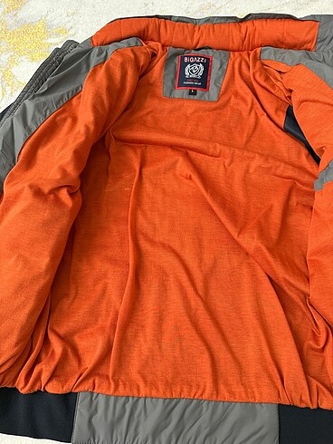 Diğer Erkek mont l yazıyor ama m bedene daha uygun