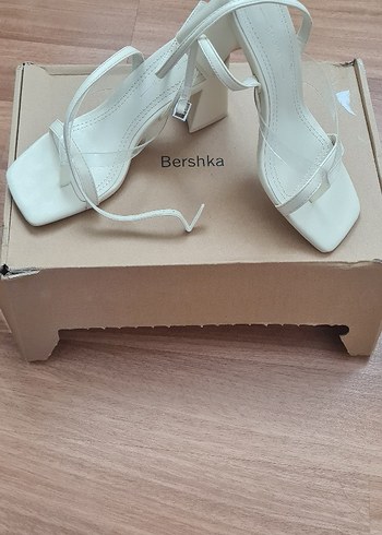 36 Beden Beyaz Bantlı Kadın Topuklu Sandalet
